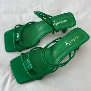 Green heels 💚